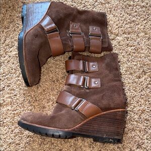 Sorel Brown Suede Wedge Boots